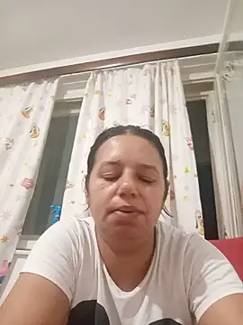 Snapshot of roxana_e43 chatting on July 21, 2026, 9:05 pm roxana e43 online show from July 21, 2026, 9:05 pm