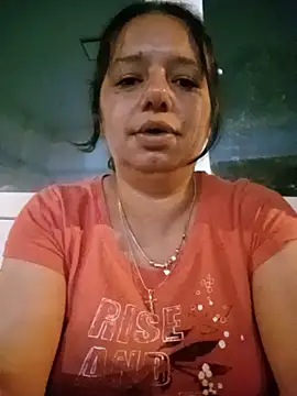 Snapshot of roxana_e43 chatting on June 1, 2026, 7:13 pm roxana e43 online show from June 1, 2026, 7:13 pm