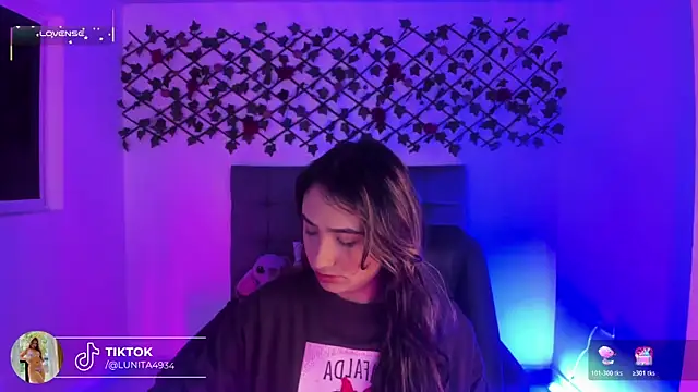 charlotte keyss online show from March 21, 2026, 7:09 am