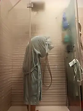 Andreakkkk online show from April 14, 2026, 9:31 pm