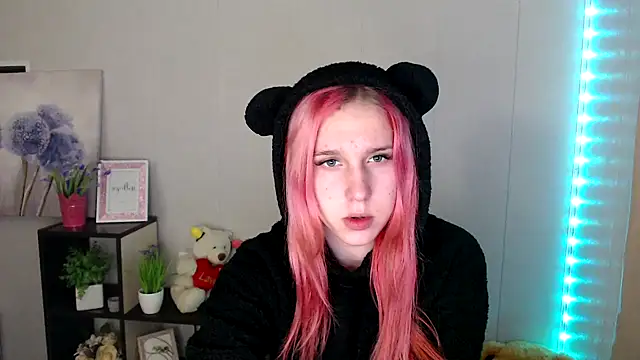 Scarlett lil online show from April 11, 2026, 7:45 am