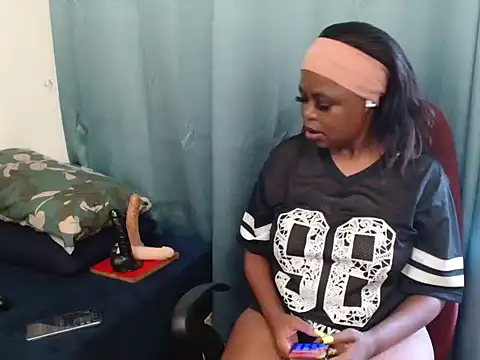 SpicyKittyxxx online show from March 2, 2026, 12:01 pm