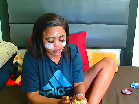 SpicyKittyxxx online show from April 4, 2026, 9:43 pm