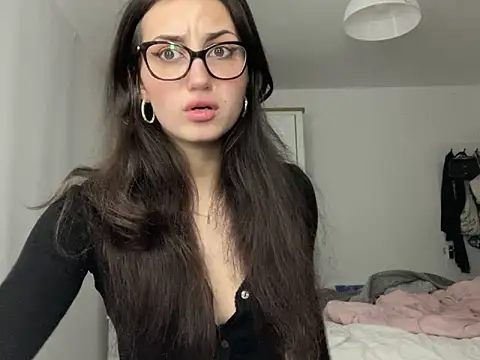 Snapshot of Ellamay06 chatting on May 1, 2026, 7:30 pm Ellamay06 online show from May 1, 2026, 7:30 pm