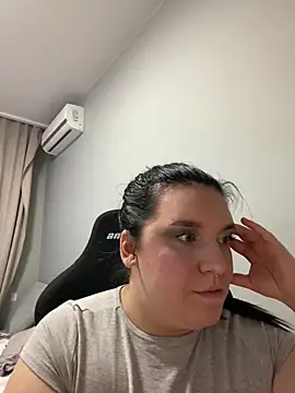 Snapshot of Luizaa004 chatting on March 1, 2026, 8:20 pm Luizaa004 online show from March 1, 2026, 8:20 pm