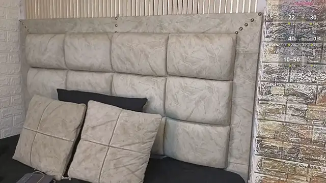 amarahanks11 online show from May 16, 2026, 3:49 am