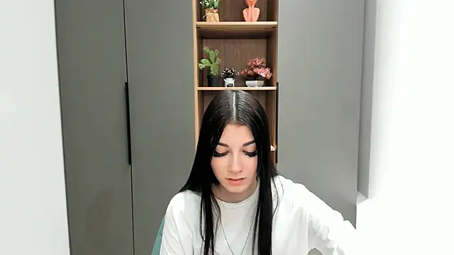 Snapshot of DevoraWitt chatting on March 5, 2026, 8:44 am DevoraWitt online show from March 5, 2026, 8:44 am