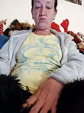 anayss17 online show from April 25, 2026, 6:05 pm