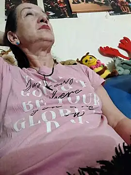 anayss17 online show from April 15, 2026, 7:58 pm