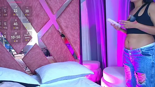 Emma Revees online show from April 21, 2026, 1:42 am