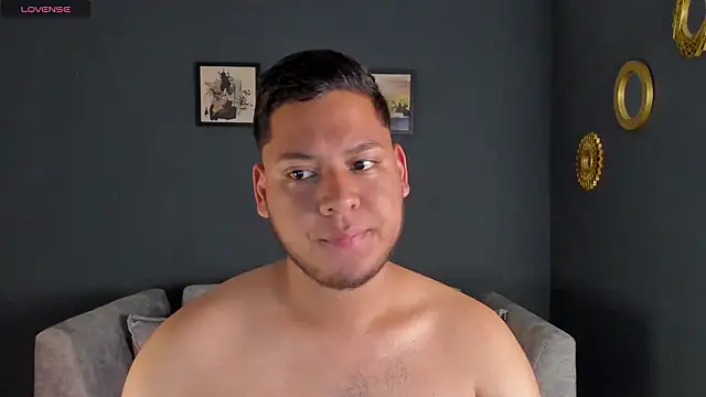 Snapshot of Akon_2XXX chatting on March 4, 2026, 1:02 am Akon 2XXX online show from March 4, 2026, 1:02 am