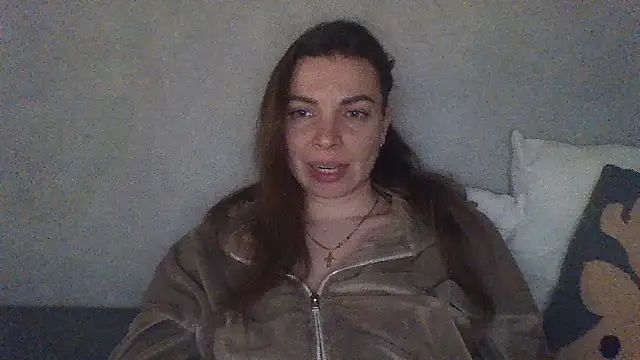 Luna2547 online show from April 5, 2026, 5:52 pm