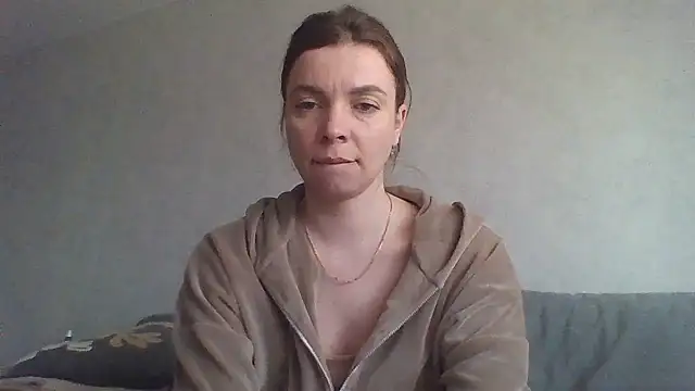 Luna2547 online show from April 6, 2026, 2:51 pm