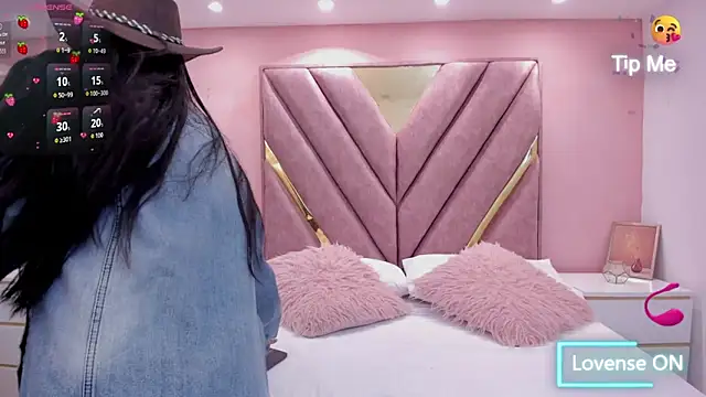 chloe larson online show from April 10, 2026, 11:17 am