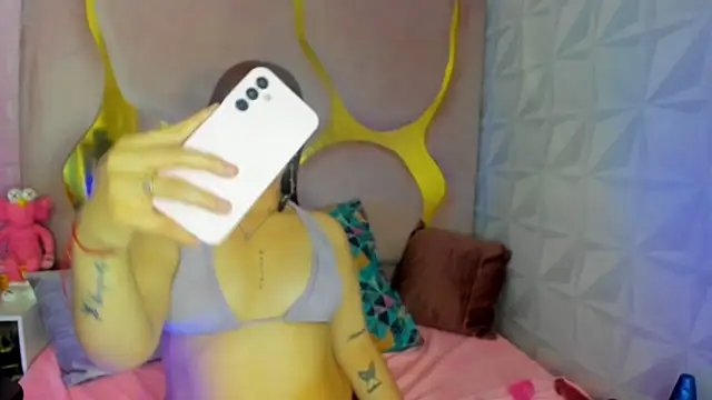 FreyaHL online show from April 4, 2026, 7:53 pm