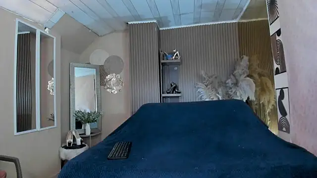 KiaraXMilf online show from April 14, 2026, 7:41 pm