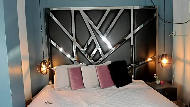 Esmeralda  18 online show from March 27, 2026, 8:10 pm