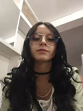 Naomimolie online show from March 12, 2026, 12:53 pm