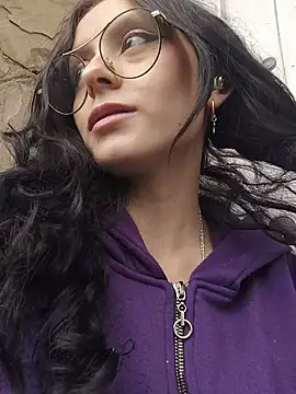 Naomimolie online show from May 4, 2026, 1:03 pm