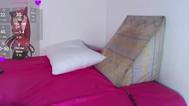 Scarlett Cherry  online show from April 19, 2026, 5:14 pm