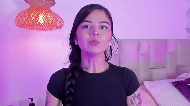 Snapshot of Vanessa_cruz_18 chatting on June 1, 2026, 10:09 pm Vanessa cruz 18 online show from June 1, 2026, 10:09 pm