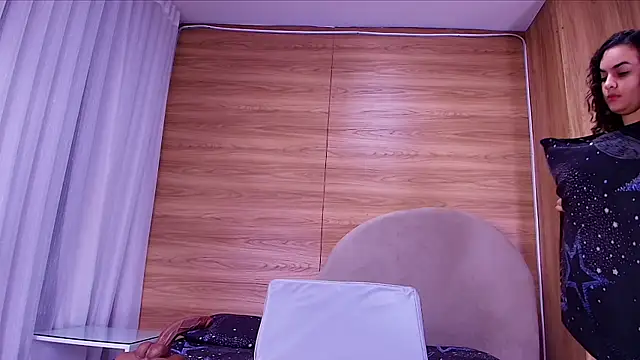 kiara lp online show from June 12, 2026, 3:04 am