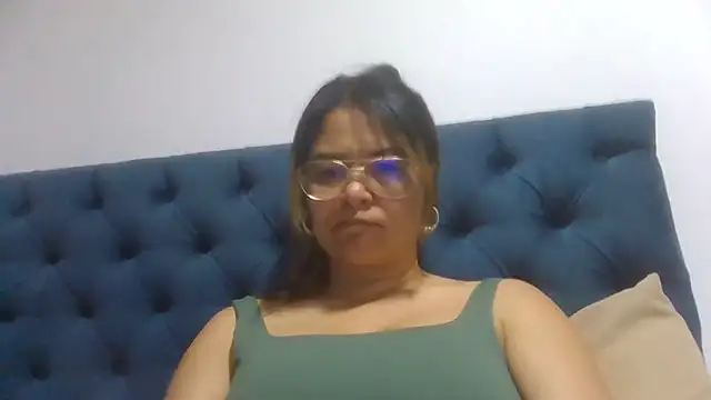 Jiwon Han online show from April 13, 2026, 11:20 pm