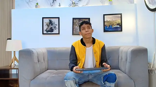 SKINNY BOYXXX online show from April 12, 2026, 7:22 am