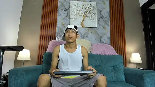 SKINNY BOYXXX online show from March 12, 2026, 7:12 am