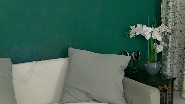 SkinnyNatty online show from June 4, 2026, 3:44 am
