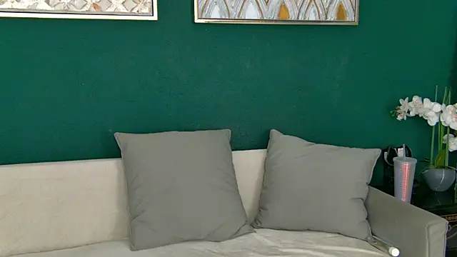 Snapshot of SkinnyNatty chatting on June 25, 2026, 3:48 am SkinnyNatty online show from June 25, 2026, 3:48 am