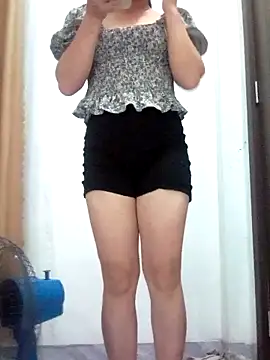 Snapshot of Bondgirl_9 chatting on June 4, 2026, 5:28 pm Bondgirl 9 online show from June 4, 2026, 5:28 pm
