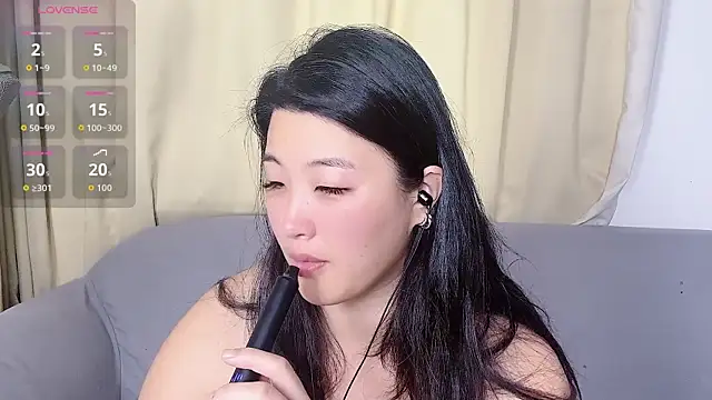 Tavie1744 online show from April 8, 2026, 11:28 pm