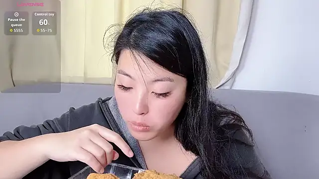 Tavie1744 online show from April 11, 2026, 12:07 am