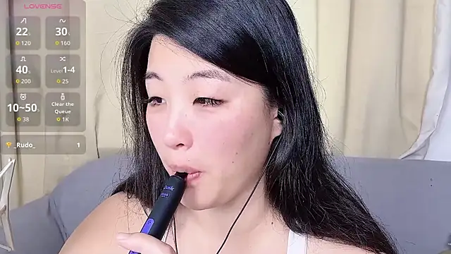 Tavie1744 online show from April 16, 2026, 12:00 am