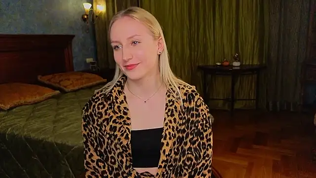 CatarinaGulla online show from March 9, 2026, 3:04 pm