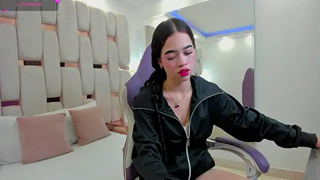 georgina kloss  online show from April 8, 2026, 4:30 pm