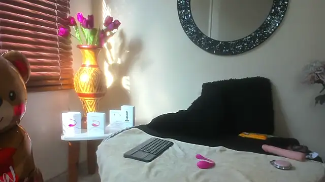 Maye Milf  online show from April 6, 2026, 1:01 pm