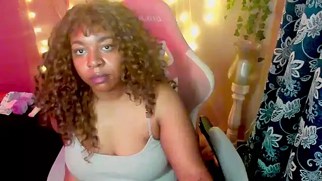 Snapshot of Goddess_MercedesRedd chatting on April 11, 2026, 2:21 pm Goddess MercedesRedd online show from April 11, 2026, 2:21 pm