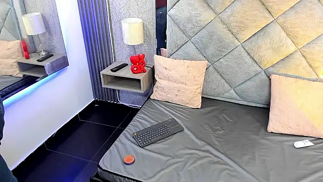 Sarah  Moonx online show from March 6, 2026, 7:42 pm