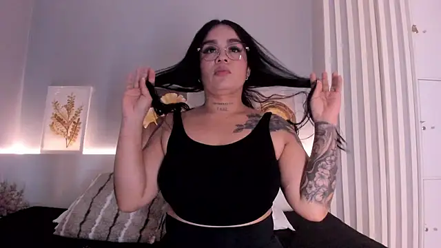 Snapshot of ManuelaMontes_ chatting on June 13, 2026, 12:25 pm ManuelaMontes online show from June 13, 2026, 12:25 pm