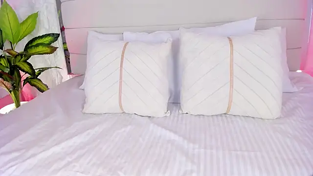 AitanaNoa online show from April 8, 2026, 8:10 pm