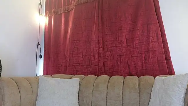 ahnaysexx online show from April 13, 2026, 7:07 pm