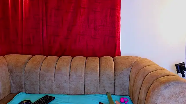 ahnaysexx online show from April 14, 2026, 7:08 pm