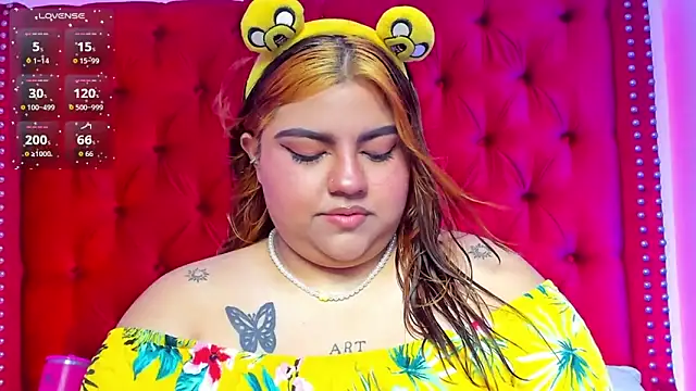 Snapshot of SunnyHoney_ chatting on June 17, 2026, 12:37 pm SunnyHoney online show from June 17, 2026, 12:37 pm