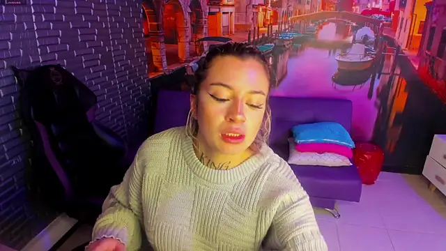 Snapshot of Tamaraa_velez chatting on June 15, 2026, 1:11 pm Tamaraa velez online show from June 15, 2026, 1:11 pm