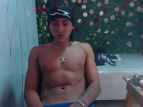 Snapshot of taylor_bigdick18 chatting on March 4, 2026, 4:31 am taylor bigdick18 online show from March 4, 2026, 4:31 am