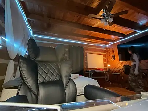 PixieGal01 online show from March 11, 2026, 5:56 am