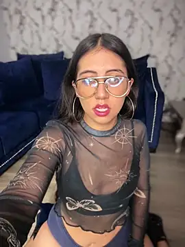 Lunaliaa  online show from March 14, 2026, 5:24 am