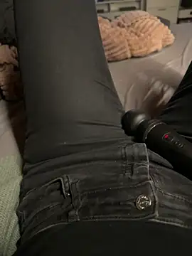 Snapshot of aleexii_s chatting on April 4, 2026, 6:58 pm aleexii s online show from April 4, 2026, 6:58 pm